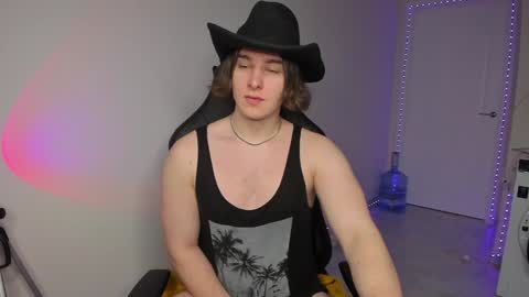 Snapshot of vincent__strong chatting on January 8, 7:45 am Vincent Strong online show from January 8, 7:45 am