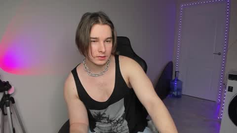 Snapshot of vincent__strong chatting on December 6, 8:05 am Vincent Strong online show from December 6, 8:05 am