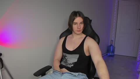 Snapshot of vincent__strong chatting on December 14, 7:29 am Vincent Strong online show from December 14, 7:29 am