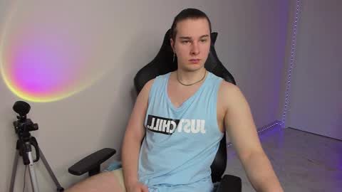 Snapshot of vincent__strong chatting on February 16, 7:37 am Vincent Strong online show from February 16, 7:37 am