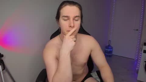 Snapshot of vincent__strong chatting on January 18, 2:23 pm Vincent Strong online show from January 18, 2:23 pm