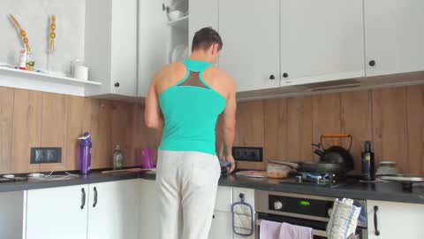 Vincent.  uncut 18cm online show from February 15, 9:05 am