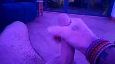 voyeur1391365 online show from October 14, 9:33 pm