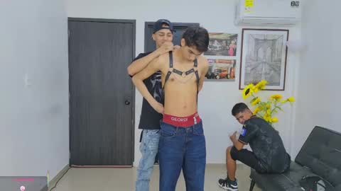 voyeurism_guys online show from June 4, 10:49 pm