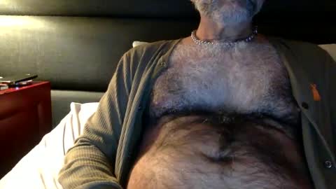Enjoy guys of all ages if you are not on cam please dont ask for requests if i dont respond dont think im ignoring you i online show from December 3, 12:59 pm