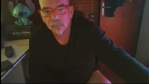 Snapshot of vuda77 chatting on September 29, 7:10 pm oscar online show from September 29, 7:10 pm