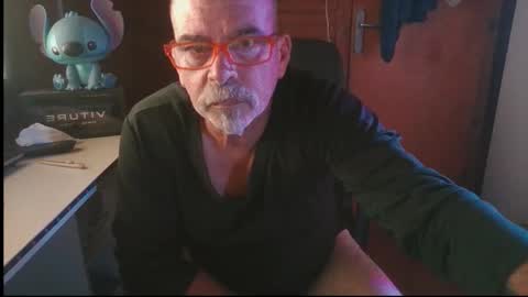 Snapshot of vuda77 chatting on September 27, 6:50 pm oscar online show from September 27, 6:50 pm