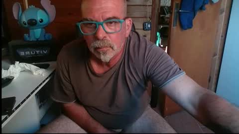 Snapshot of vuda77 chatting on October 4, 4:12 pm oscar online show from October 4, 4:12 pm