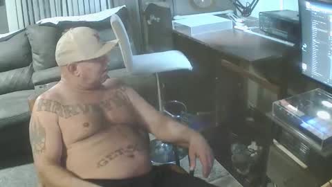 inittogetitin online show from February 5, 12:01 pm