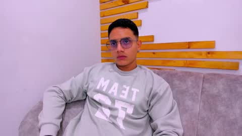 Jhonny Dick  his neighbors. online show from September 30, 7:28 pm