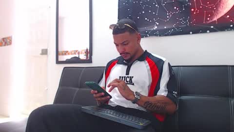 Wesley Rogger online show from November 1, 6:12 pm