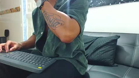 Wesley Rogger online show from November 7, 10:35 pm