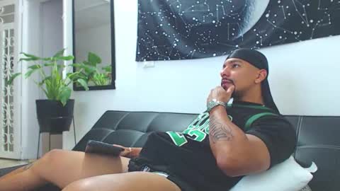 Wesley Rogger online show from December 16, 11:01 pm