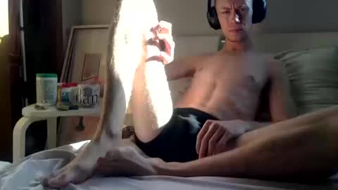 whatthefoot online show from October 17, 6:01 pm