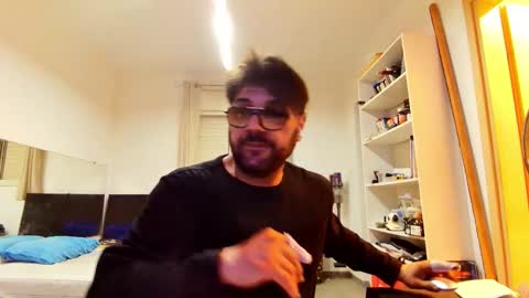 Snapshot of whereisthehugo chatting on September 30, 1:34 am whereisthehugo online show from September 30, 1:34 am