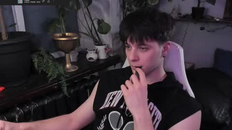 Snapshot of whiteegrimm chatting on January 21, 5:27 pm Gus online show from January 21, 5:27 pm