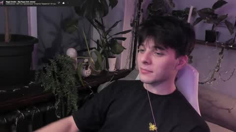 Snapshot of whiteegrimm chatting on December 23, 9:18 pm Gus online show from December 23, 9:18 pm