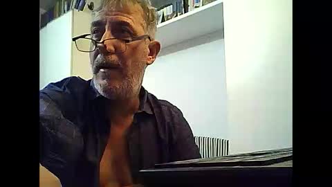Snapshot of willfire71 chatting on December 8, 5:18 am Willfire71 online show from December 8, 5:18 am