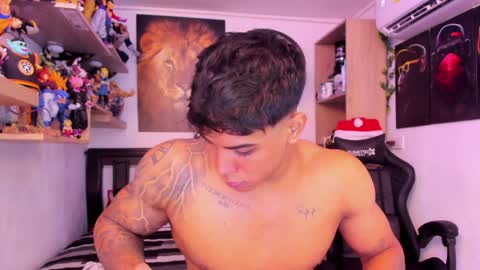 Snapshot of william_dracko9 chatting on December 22, 7:10 pm Dracko online show from December 22, 7:10 pm