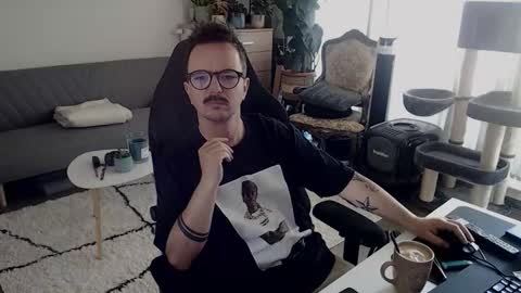 Snapshot of winnydepooh chatting on October 1, 9:13 am cream36 online show from October 1, 9:13 am