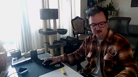 Snapshot of winnydepooh chatting on February 17, 8:19 am cream36 online show from February 17, 8:19 am