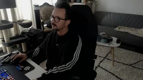 cream36 online show from October 13, 2:45 pm