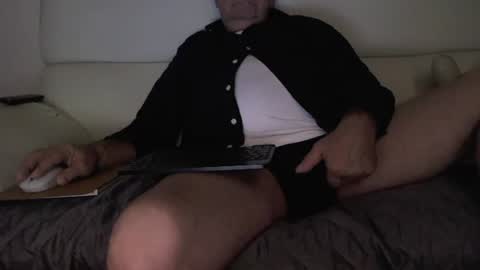 Snapshot of wobbel chatting on January 3, 5:20 pm wobbel online show from January 3, 5:20 pm