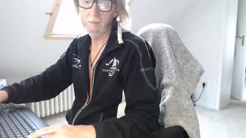 WyattEarp64 online show from October 6, 9:58 am