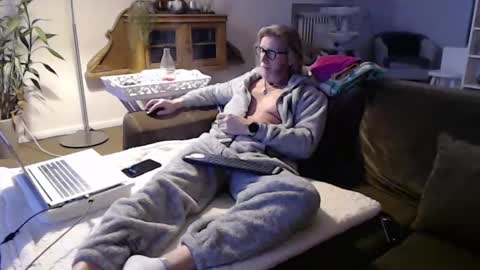 WyattEarp64 online show from January 2, 7:44 am