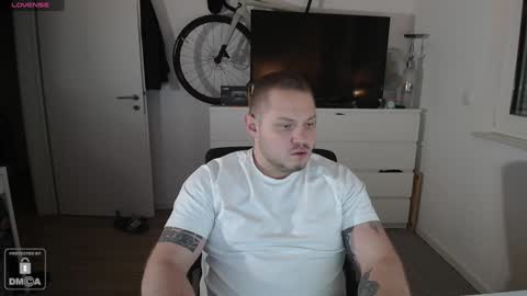 x19marco93x online show from December 25, 6:30 pm