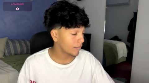 Snapshot of xander_bonnet1 chatting on September 18, 11:12 am Xander bonnet online show from September 18, 11:12 am