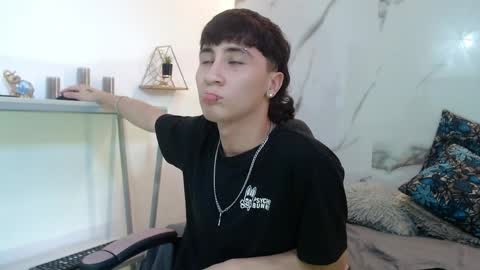 xandergrey8 online show from April 1, 7:22 pm