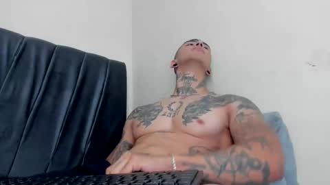 Snapshot of xavier_days chatting on December 26, 4:47 pm sebas online show from December 26, 4:47 pm