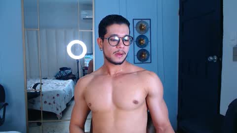 Snapshot of xhottoyszonex chatting on September 24, 10:08 pm MICHAEL HUGE online show from September 24, 10:08 pm