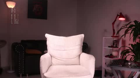 Snapshot of xomega_02 chatting on February 16, 11:05 pm online show from February 16, 11:05 pm