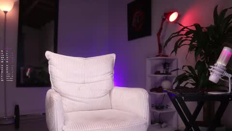 Snapshot of xomega_02 chatting on February 11, 3:08 am online show from February 11, 3:08 am