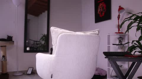 Snapshot of xomega_02 chatting on February 6, 7:51 pm online show from February 6, 7:51 pm