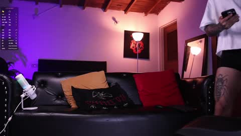 Snapshot of xomega_02 chatting on January 4, 2:14 am online show from January 4, 2:14 am