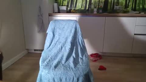 Snapshot of xx19hornyxx chatting on October 19, 2:49 am max online show from October 19, 2:49 am