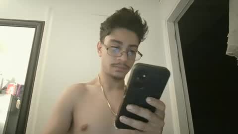 Snapshot of xxjasoneecxx chatting on February 16, 3:05 am XxJasoneecxX online show from February 16, 3:05 am
