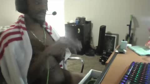 Snapshot of y_sticky chatting on March 6, 10:36 pm y_sticky online show from March 6, 10:36 pm