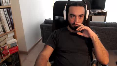 yeeaahoo online show from November 24, 8:48 am