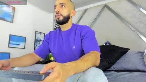 Yiyo online show from March 6, 3:24 am