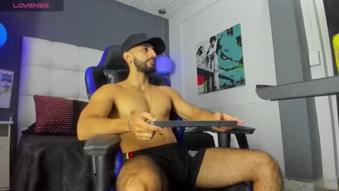 Yiyo online show from October 12, 10:59 pm