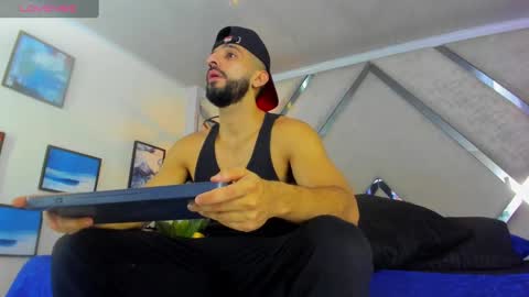 Yiyo online show from March 11, 4:10 am