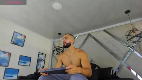 Yiyo online show from January 31, 2:28 pm