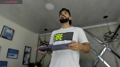 Yiyo online show from March 5, 4:13 am