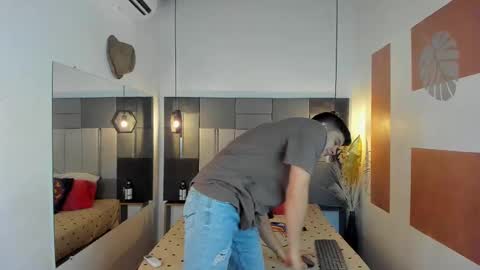 Snapshot of yizus_bonz chatting on February 13, 11:37 pm yizus_bonz online show from February 13, 11:37 pm