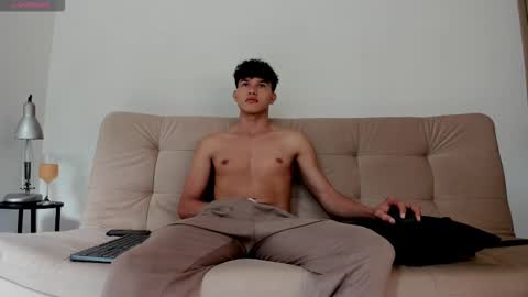 Snapshot of yizus_bonz chatting on September 29, 3:30 pm yizus_bonz online show from September 29, 3:30 pm