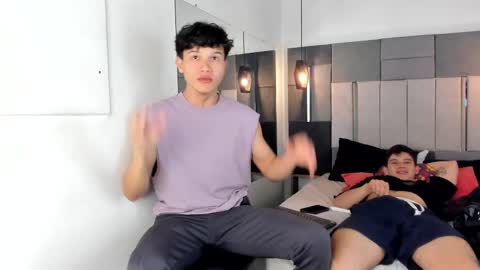 Snapshot of yizus_bonz chatting on March 10, 10:55 pm yizus_bonz online show from March 10, 10:55 pm